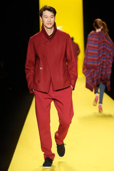 Look 16